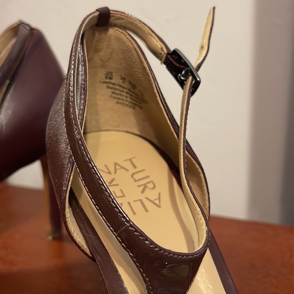 Naturalizer Plum Heels - Picture 2 of 3